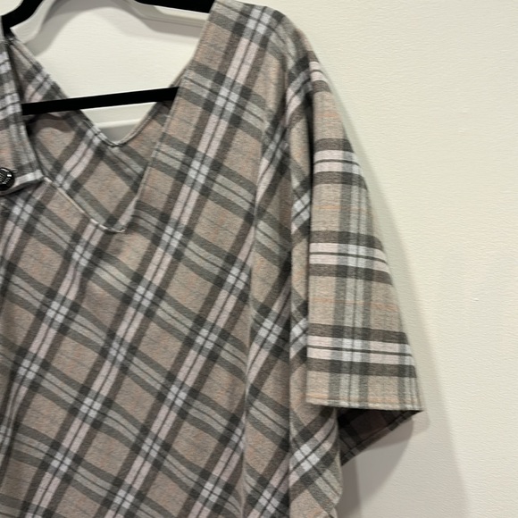 Plaid poncho or cape by indie brand Marz Dezign - Picture 6 of 9